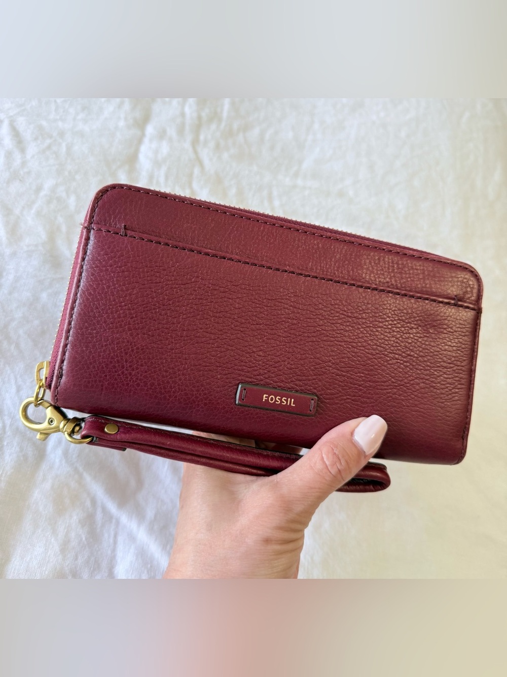 Fossil | Burgundy Logan Leather Zip Around Wallet Wristlet Maroon